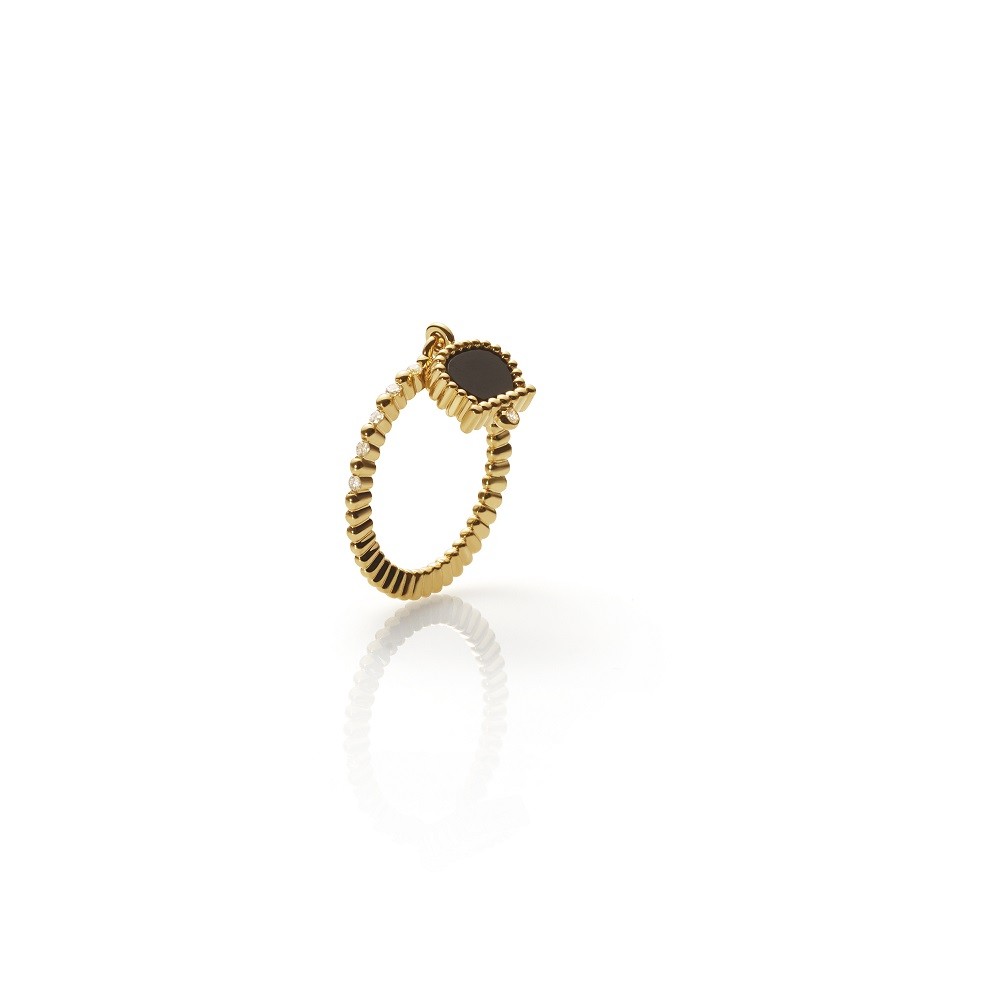 Anello in oro giallo e Diamanti, con campanella in Onice e Diamante