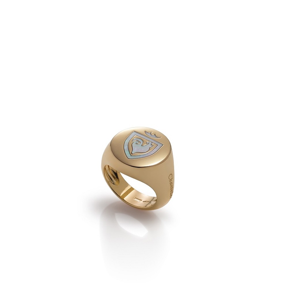 Ring Chantecler Anima chevalière in yellow gold and gallo in white mother of pearl